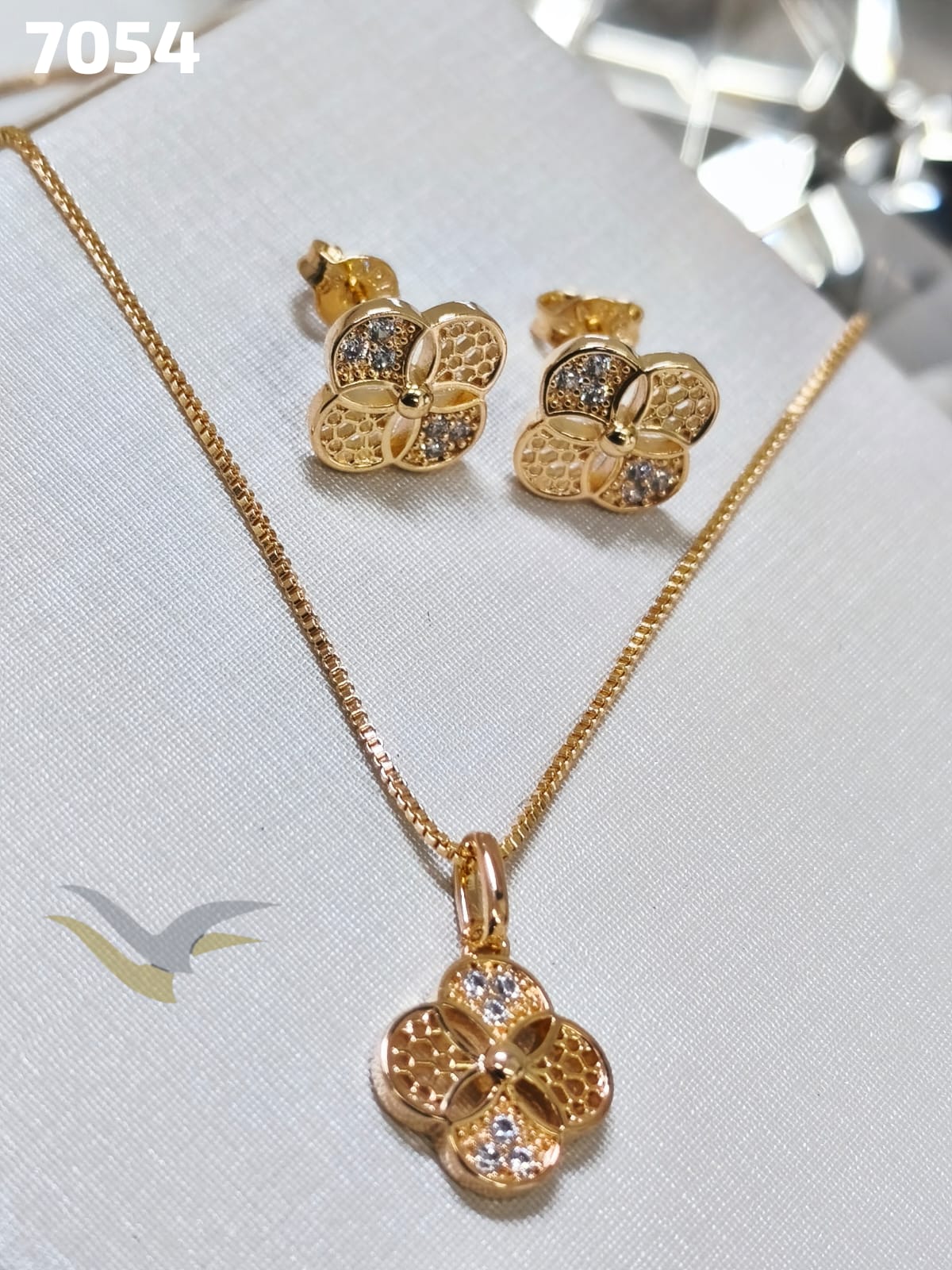 Conjunto de semijoias MartinGold — colar e brincos dourados